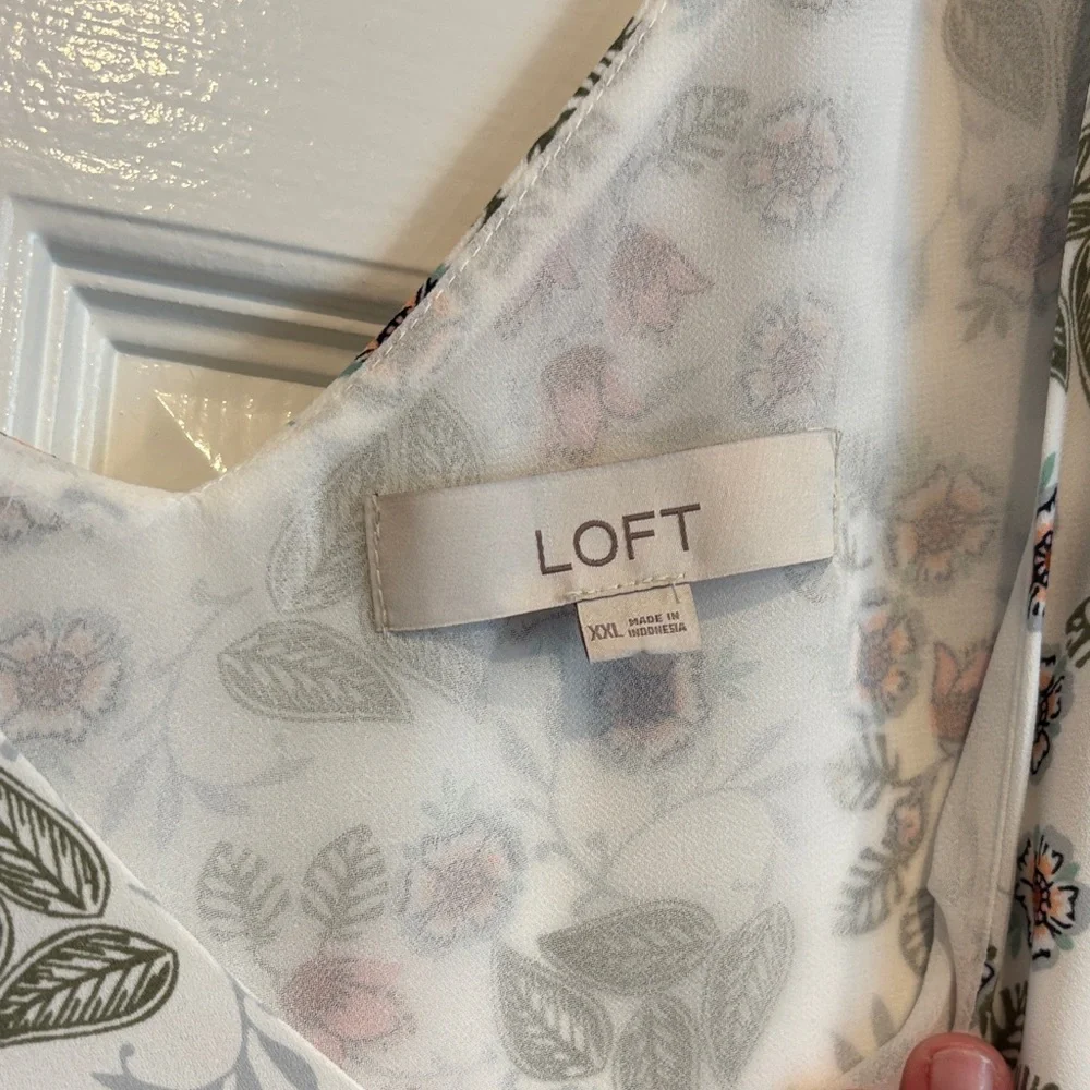 LOFT Floral Sleeveless Top - White and Pink - Picture 4 of 4
